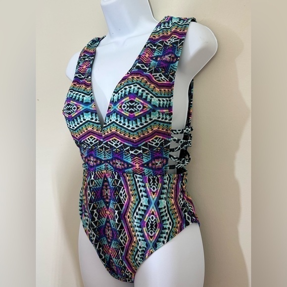 No Bounderies sz lg 11-13 jr swimsuit  beautiful style looks top quality - Picture 7 of 13